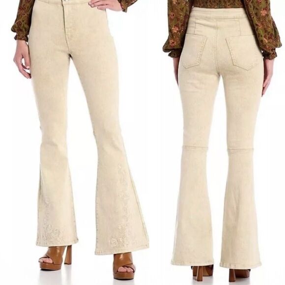 NWT Chelsea & Violet Flare Jeans Size 26 Embroidered Floral Beige Boho High Rise - Picture 5 of 14
